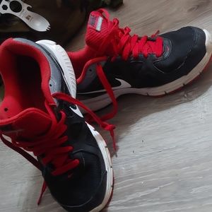 Nike Revolution Sneakers